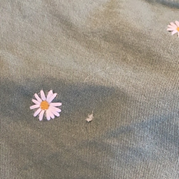 Daisy Patterned Shorts - Picture 6 of 6